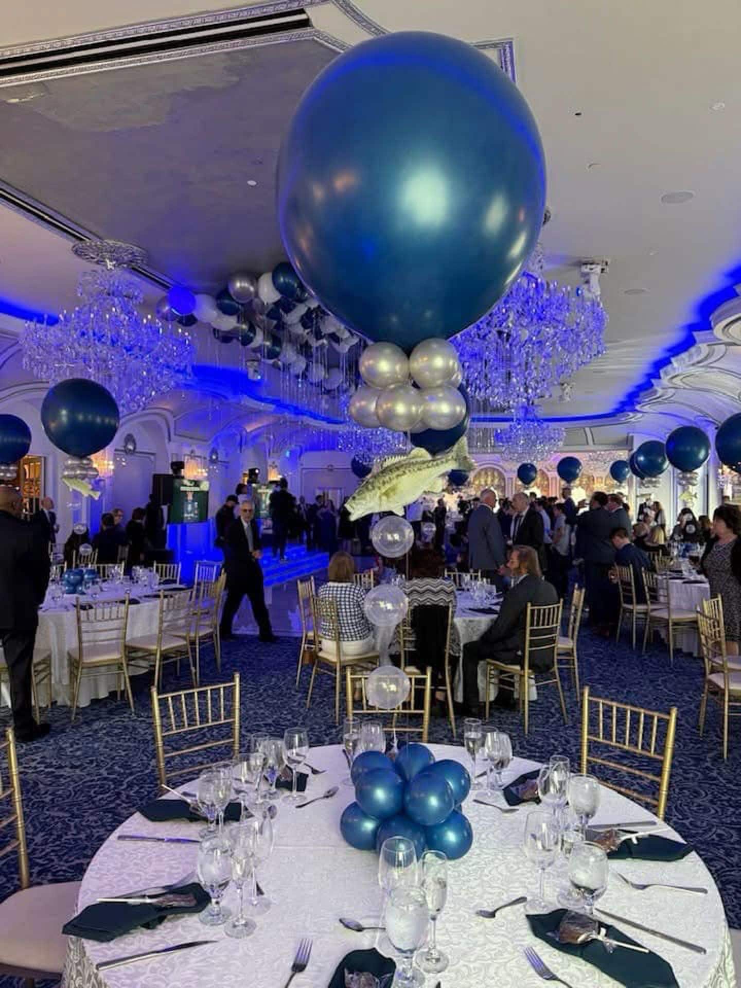 Fishing Themed Balloon Centerpiece wit Floating Fish Cutout and Water Bubbles