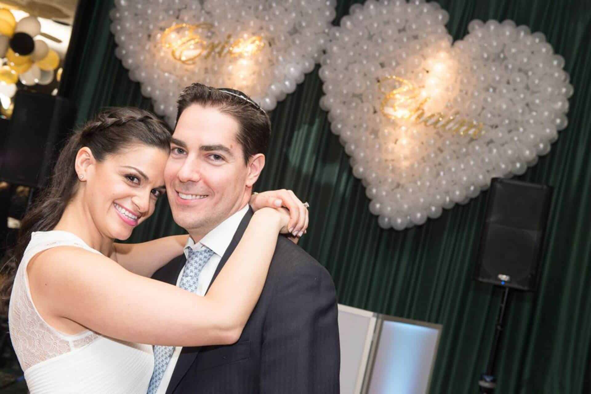 Beautiful LED Heart Shaped Balloon Sculpture for Wedding