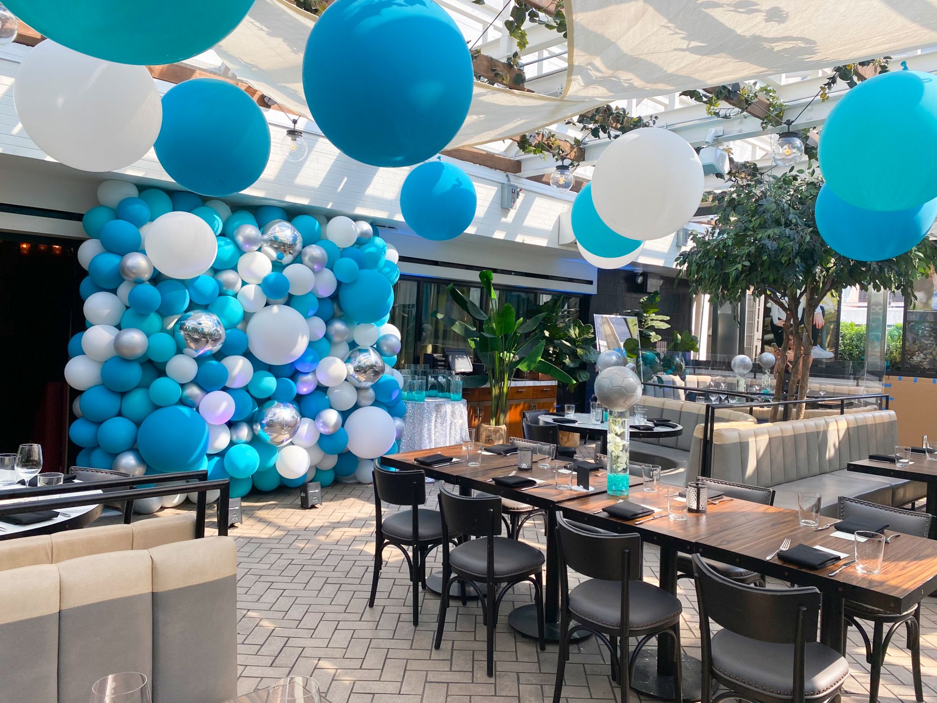 Organic Balloon Wall as Photo Op for Outdoor Party Decor