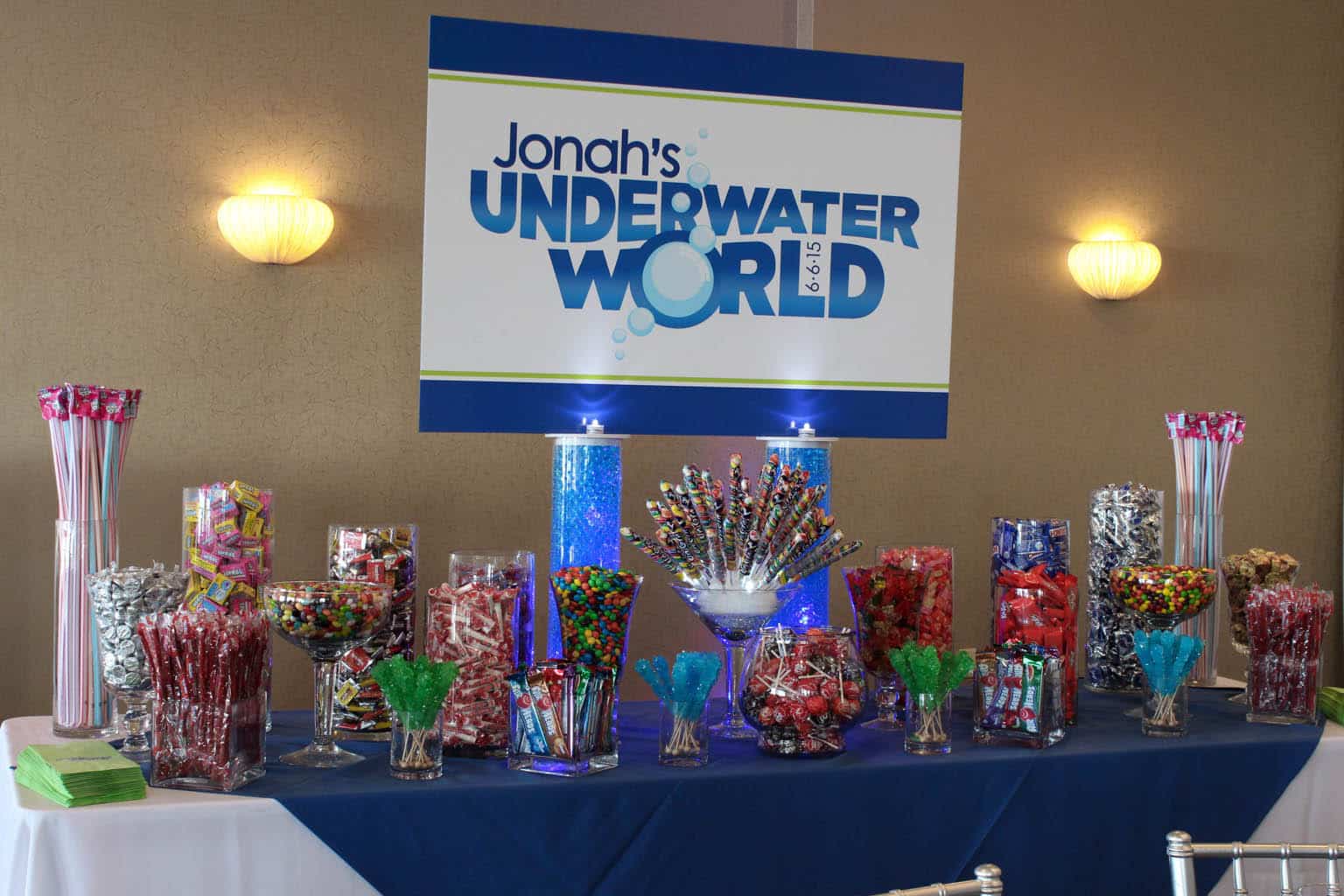 Candy Bar Display with Custom Logo Sign, Candy Bags and LED Lights