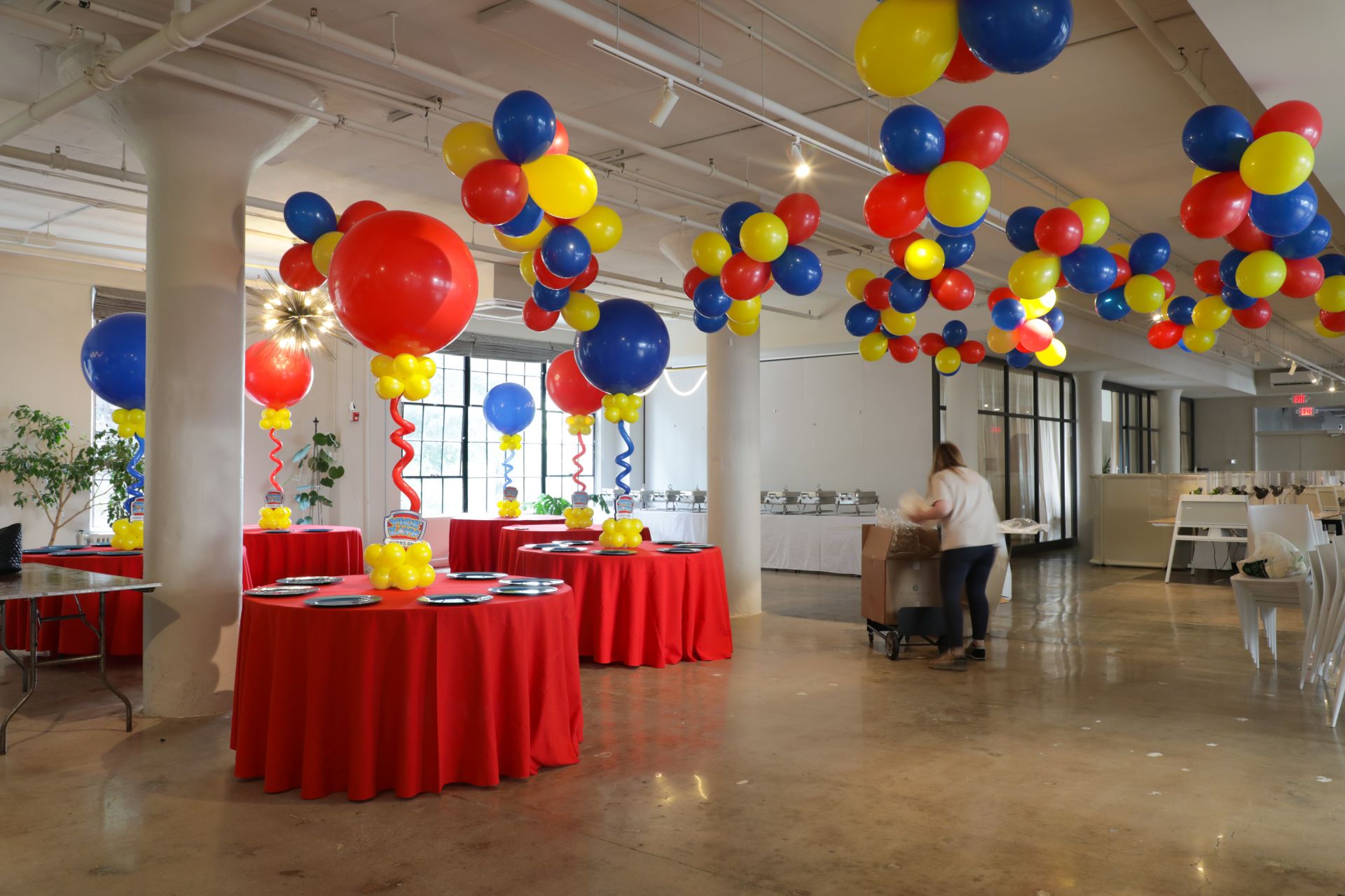 Paw Patrol Themed Ceiling Treatment with Balloon Clusters and 3' Balloon Centerpiece with Balloon Base for First Birthday Party