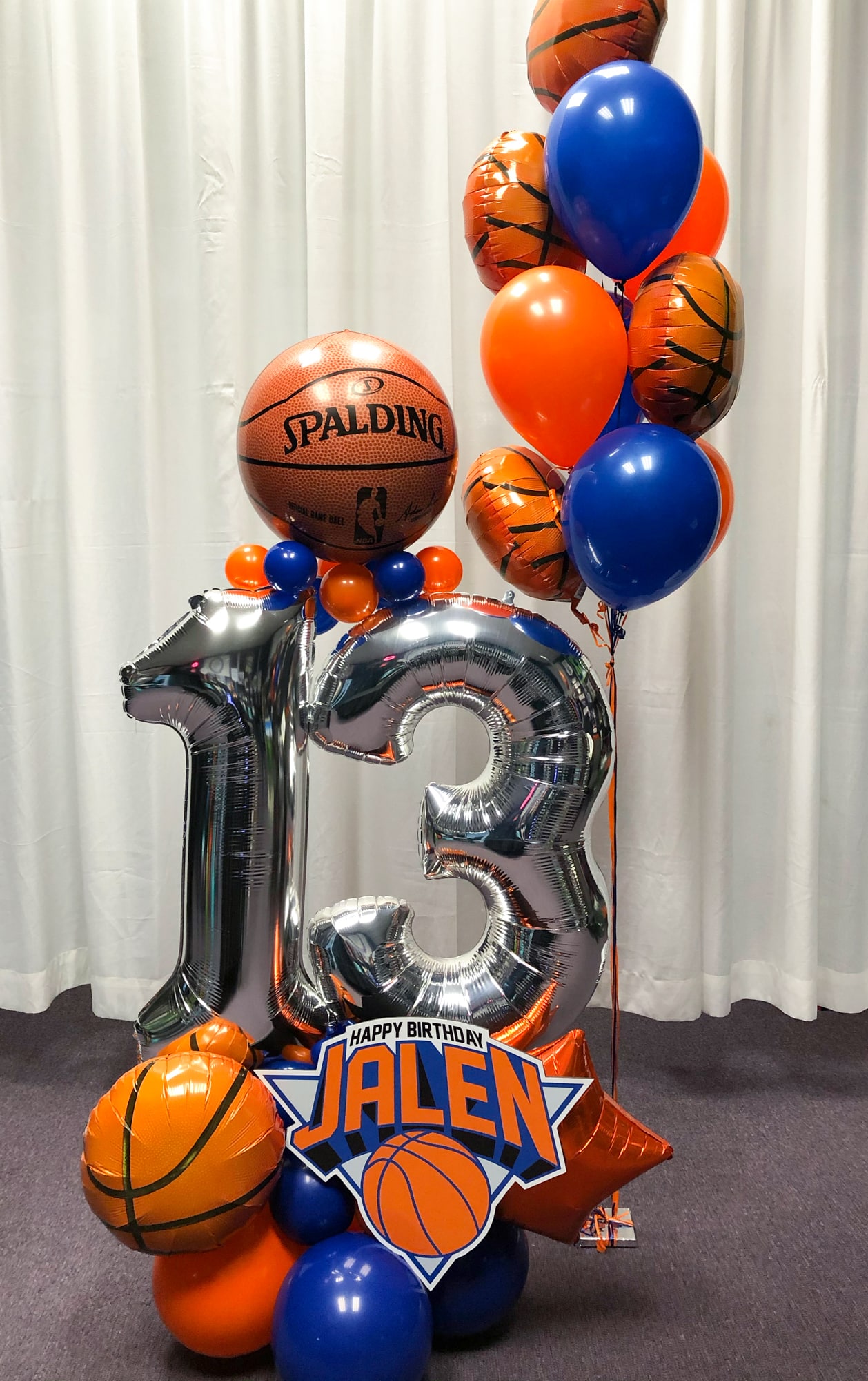 NY Knicks Balloon Bouquet with Custom Sign and Basketball Balloons for Birthday