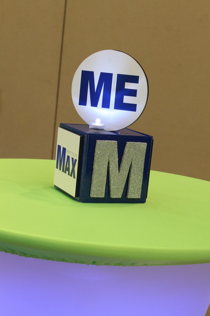 Mini Logo Cube with Logo Topper For Lounge Tables