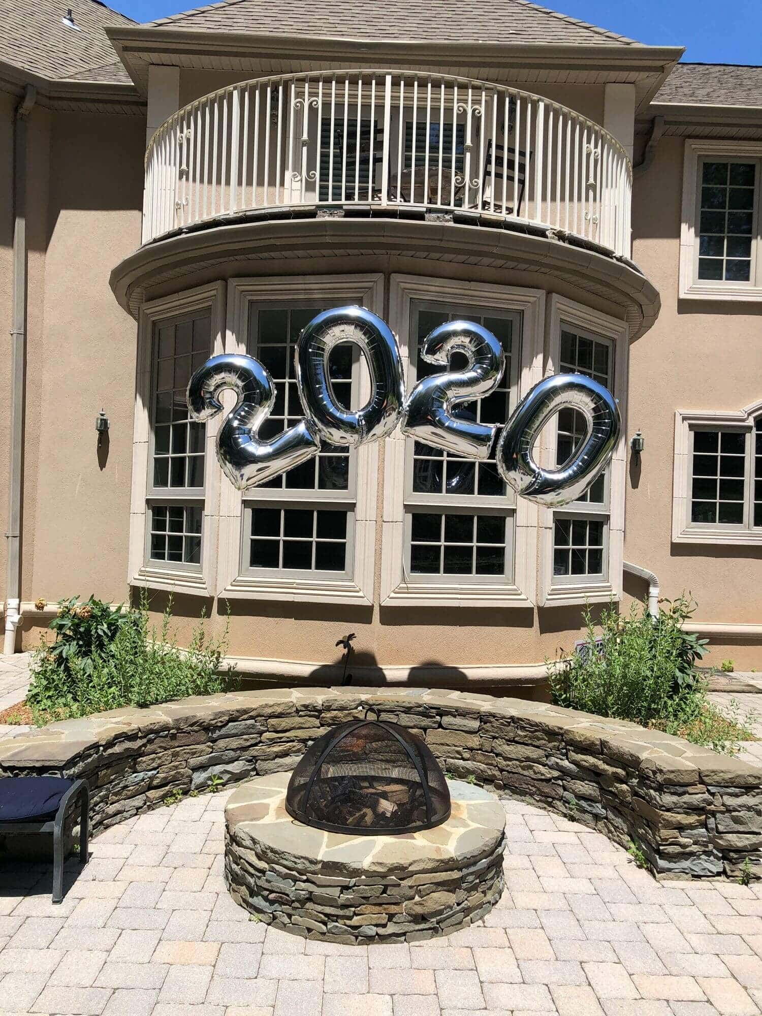 Silver 2020 Arch with Mylar Balloons for Outdoor Graduation