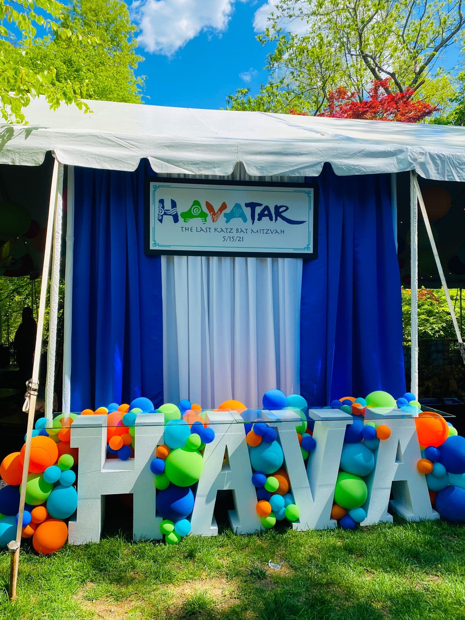 Avatar Theme Balloon Garland Over Name