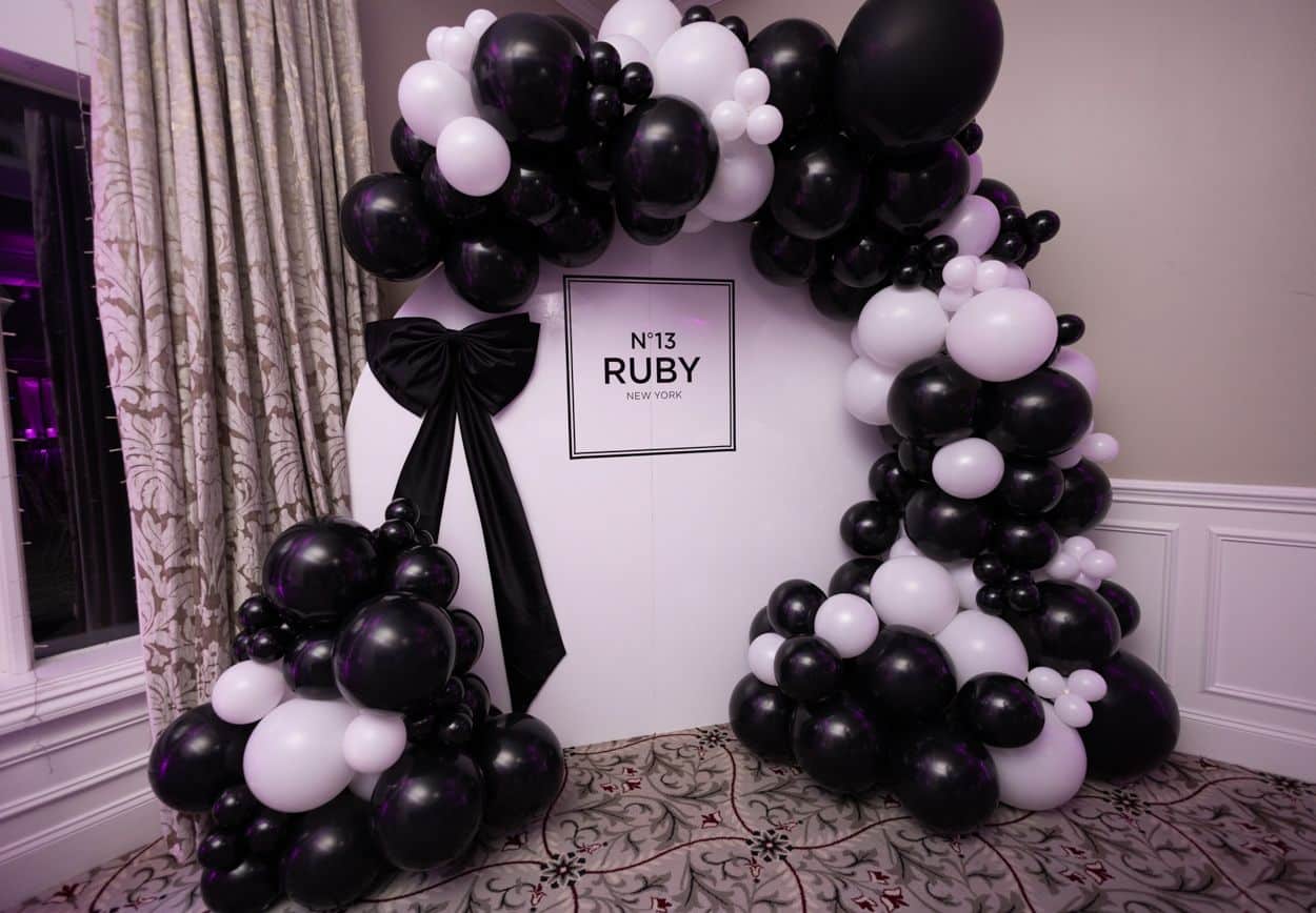 chiara-arch-balloon-garland-chanel
