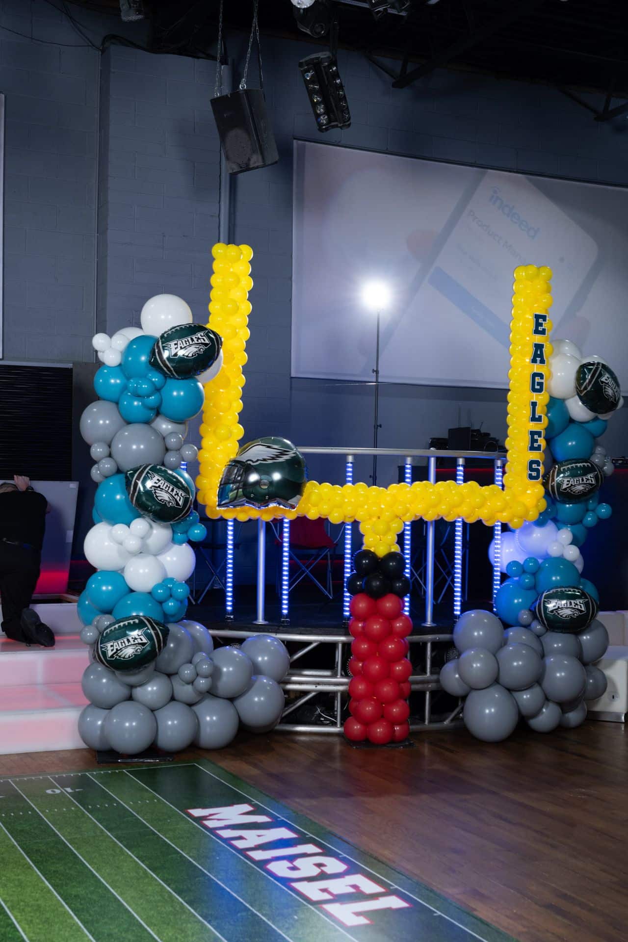 Custom Field Goals Eagles Balloons