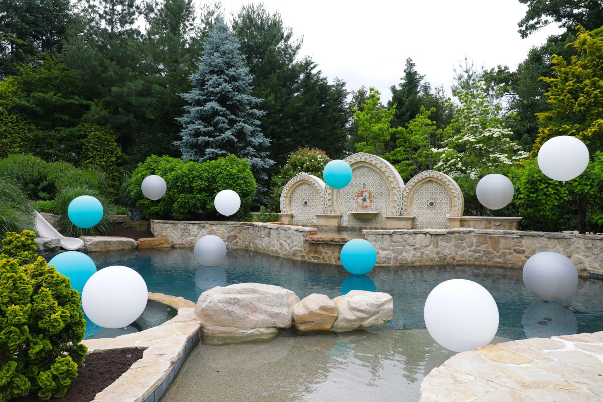 Balloons Over Pool for Outdoor Party Decor