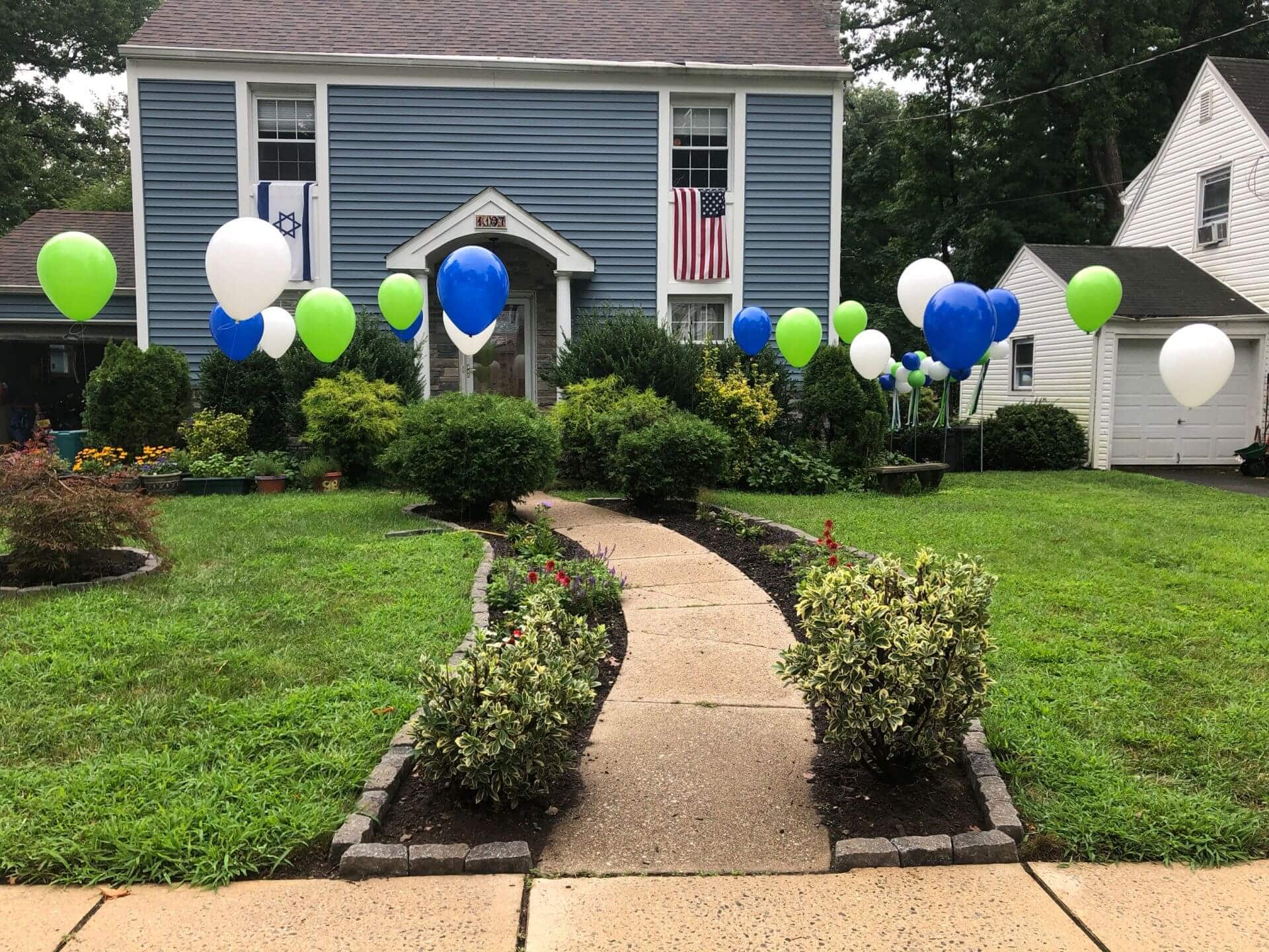 Outdoor Balloon Scape for Bar Mitzvah Celebration
