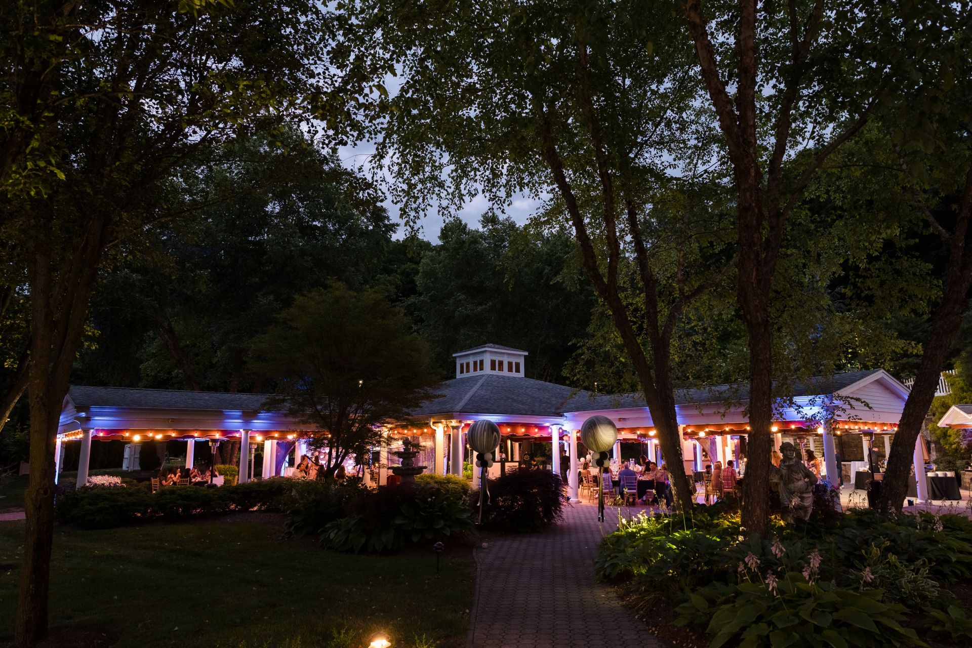 Free Standing Balloons for Outdoor Party Entrance
