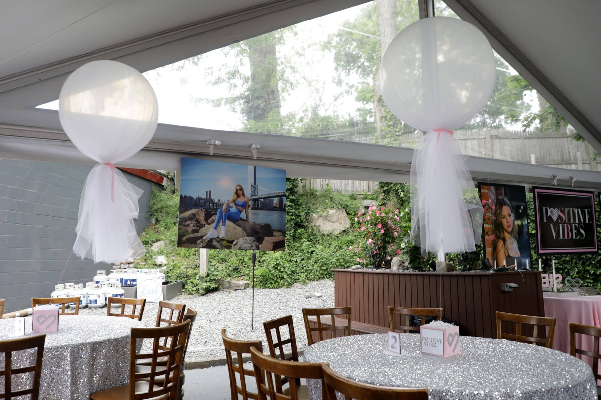 Tent Party Cube Centerpiece for Girls with 3' balloons Covered by Net