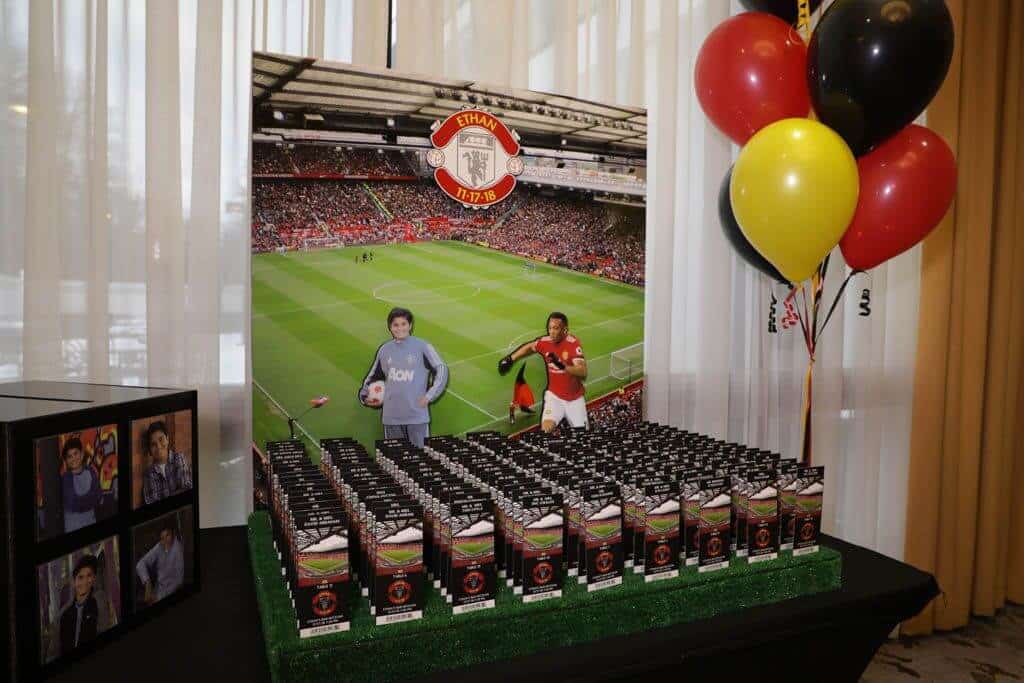 Manchester United Seating Card Display with Stadium Blowup and Player Cutouts