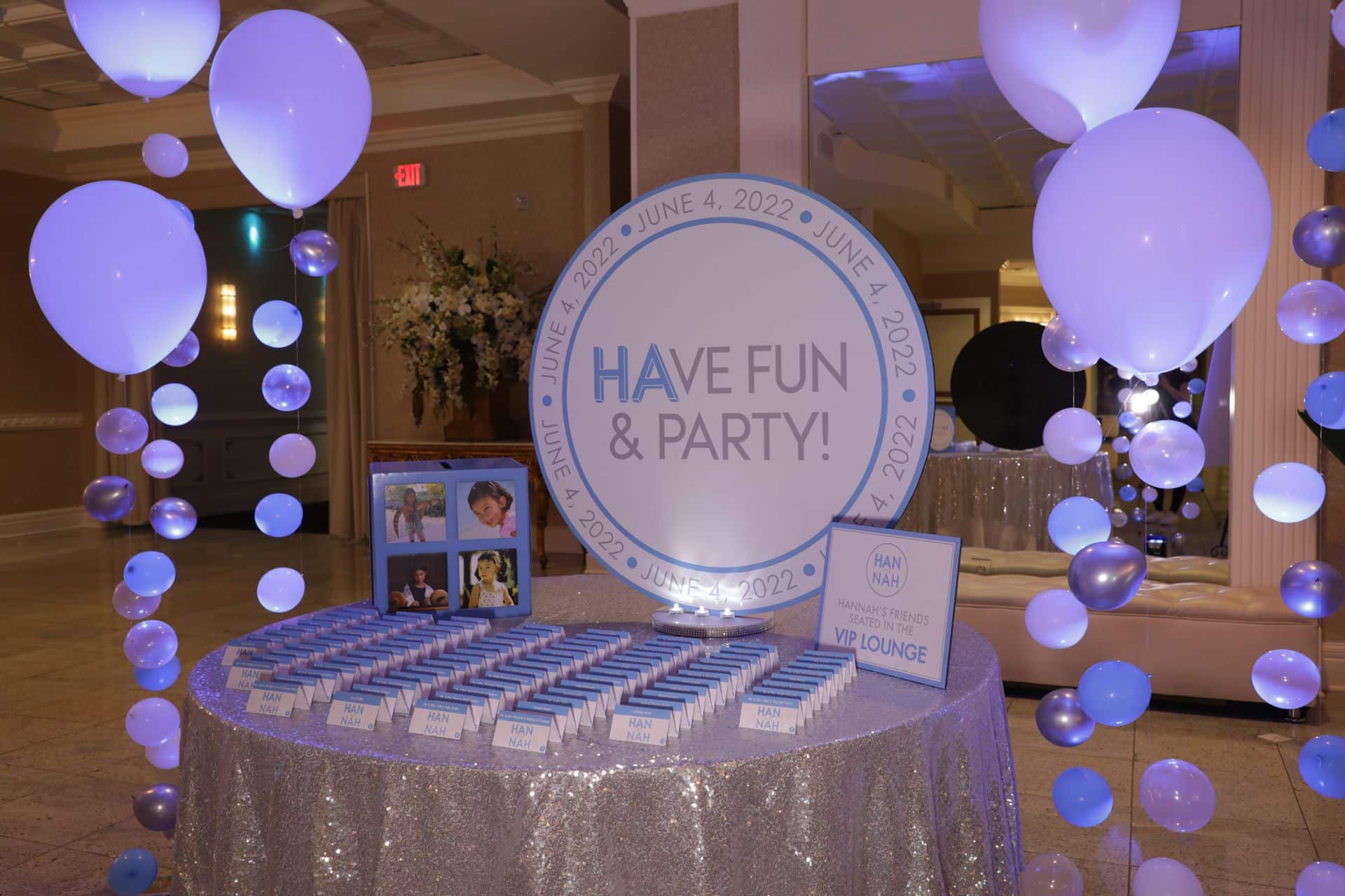 Circle Seating Card Display with Custom Logo and Bubble Balloons