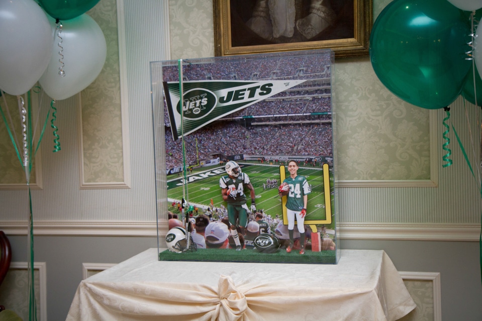 Jets Shadow Box Sign in Board with Stadium, Team Pennant, Jets Helmet and Cutout Players