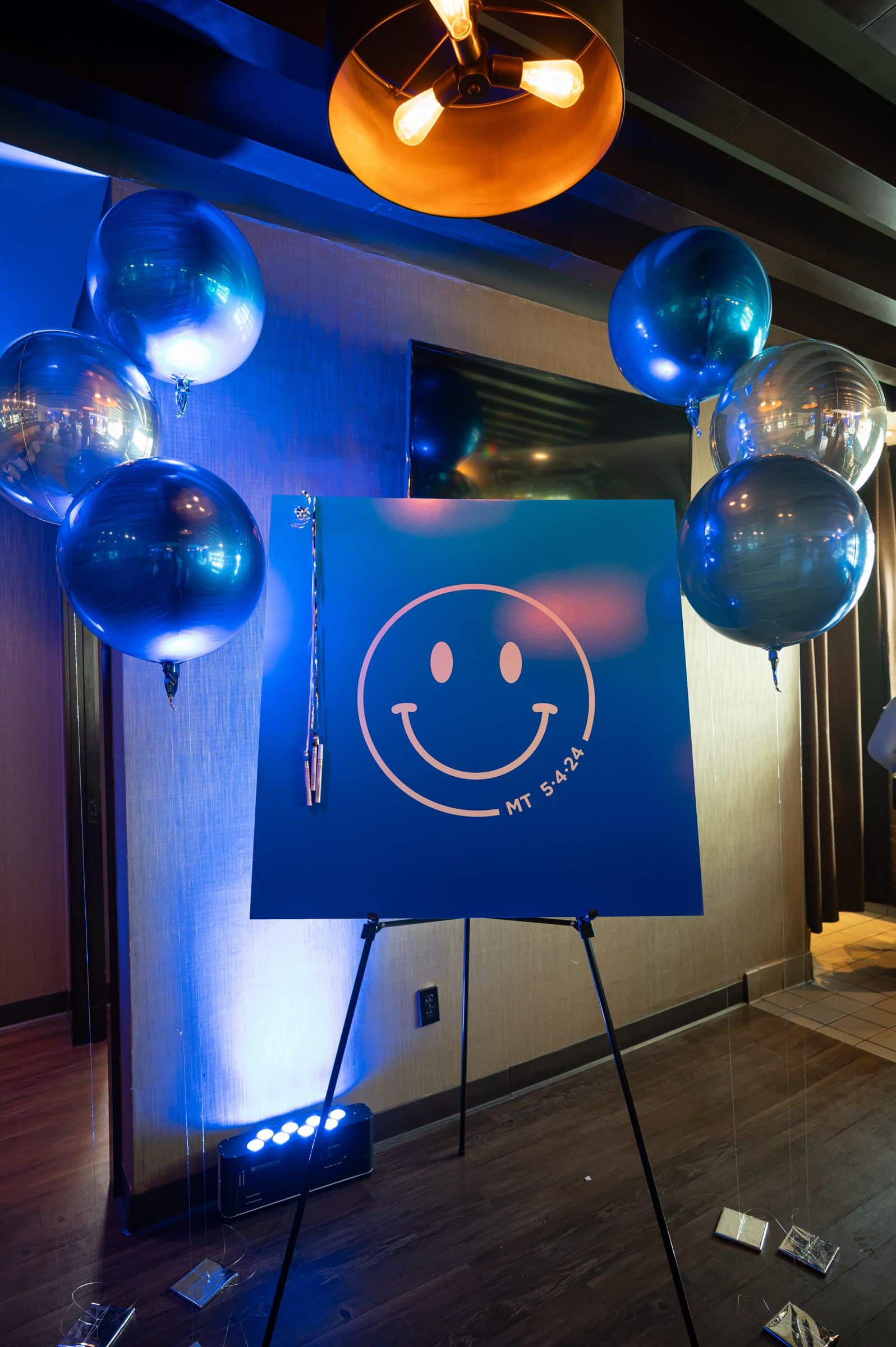 Ombre Smiley Face Sign in Board